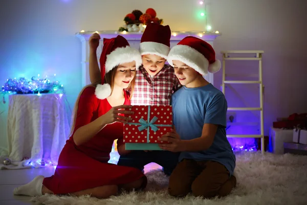 Hermana feliz y hermanos — Foto de Stock