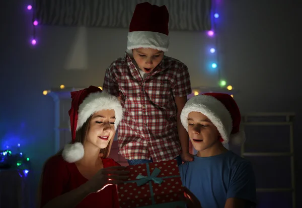 Hermana feliz y hermanos — Foto de Stock