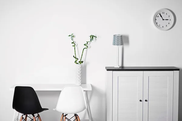 Room interior with commode — Stock Photo, Image