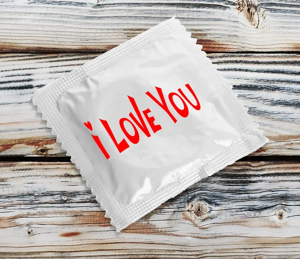 Preservativo con testo Ti amo — Foto Stock