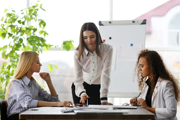 Möte i konferensrummet — Stockfoto