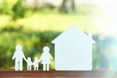 Ev ve aile arka plan bulanık üzerinde küçük modeli