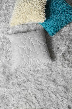 Dekoratif yastıklar kümesi