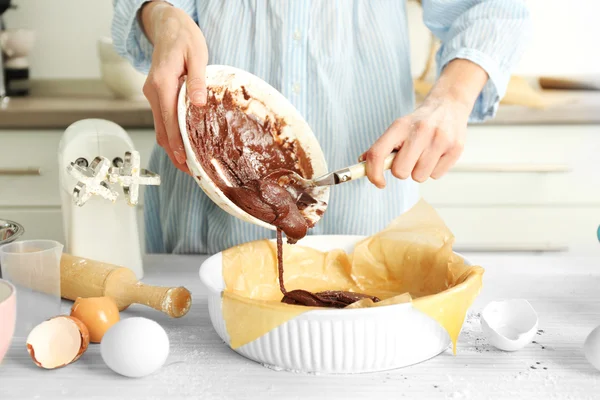 Woman is pouring dough — Stock Photo, Image