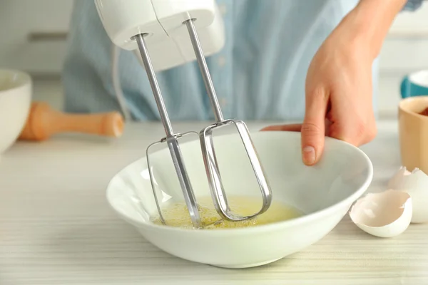 Woman is mixing eggs — Stock Photo, Image