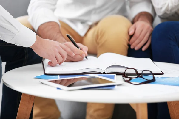 Estate agent with couple — Stock Photo, Image