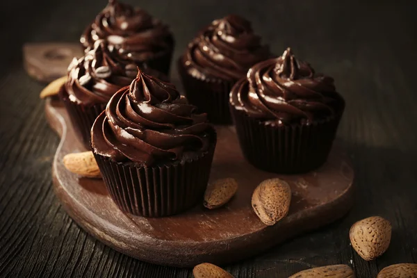 Chocolate cupcakes with nuts on cutting board — Stock Photo, Image
