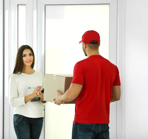 Mujer joven y hombre de parto —  Fotos de Stock