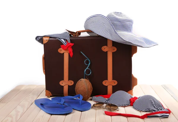 Valise com itens de verão — Fotografia de Stock