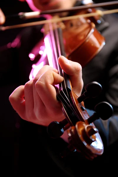 De violist prestaties close-up — Stockfoto