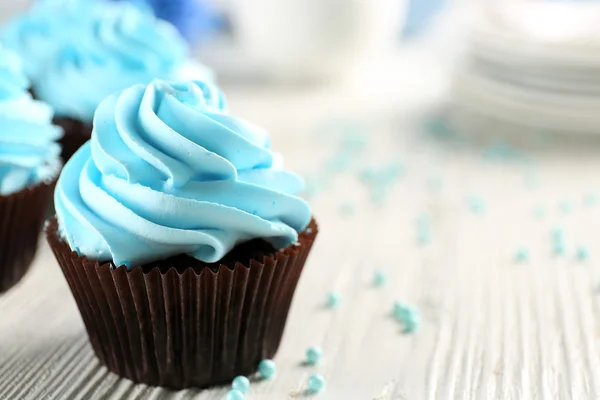 Cupcakes on wooden table — Stock Photo, Image