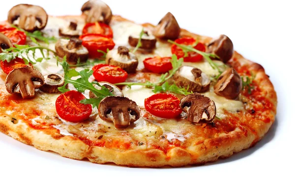 Smakelijke pizza met champignons en tomaten — Stockfoto