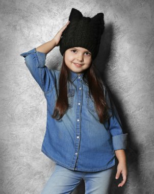 Küçük moda çocuk kız portresi