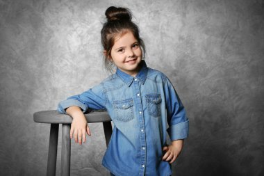 Küçük moda çocuk kız portresi