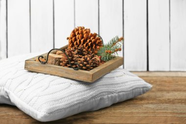 kosz drewniany z szyszki