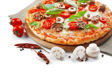 lezzetli pizza ve taze sebze