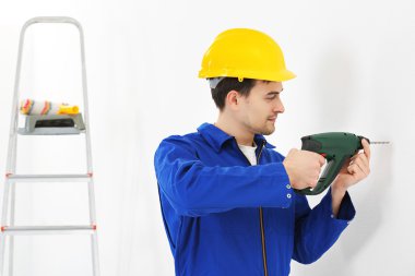 İşçi yenileyerek daire 