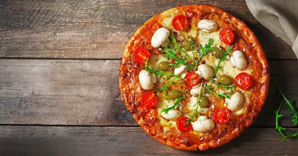 Deliziosa pizza, verdure fresche — Foto Stock