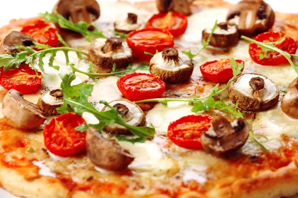 Pizza met champignons en tomaten — Stockfoto
