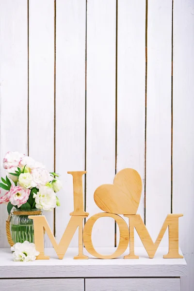 Wooden decor with flowers for mother's day — Stock Photo, Image