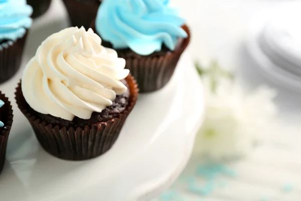 Cupcakes on dish closeup — Stock Photo, Image