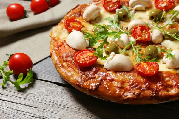 Delicious pizza, fresh vegetables and cotton napkin — Stock Photo, Image