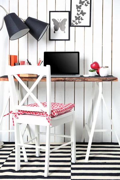 Elegante posto di lavoro a casa — Foto Stock