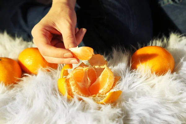 hand peeling tangerine