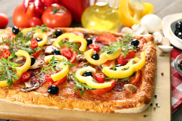 Smakelijke heerlijke pizza — Stockfoto