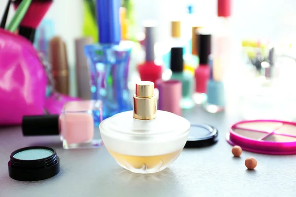 香水瓶化妆工具 — 图库照片