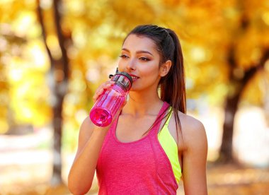 kadın içme suyu sonbahar Park
