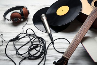 müzik aletleri üstünde göster 