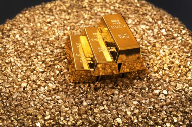 Altın külçelerini nugget taneler üzerinde