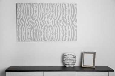 Vazo ve çerçeve ile soyut resim 