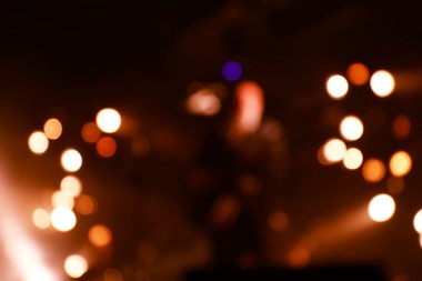 Gitarist rock konseri üzerinde çalış