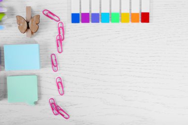 Renkli çıkartmalar ve Klipler