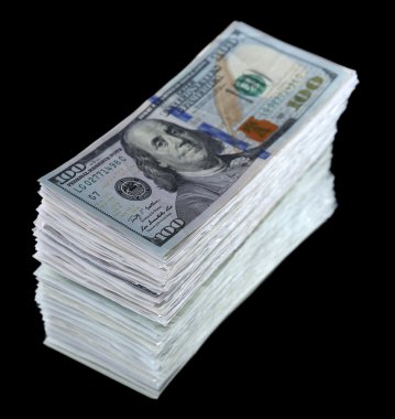 Doları banknot siyah arka plan üzerine yığını