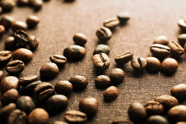 Roasted coffee grains, close-up — Stock Photo, Image