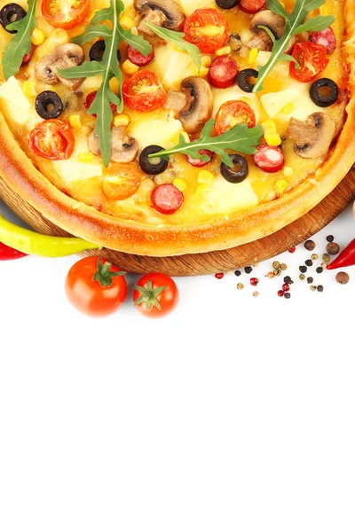 Délicieuse pizza aux légumes, gros plan — Photo