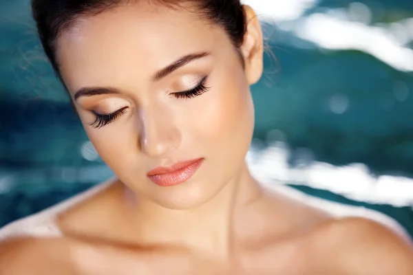 Mulher na piscina — Fotografia de Stock