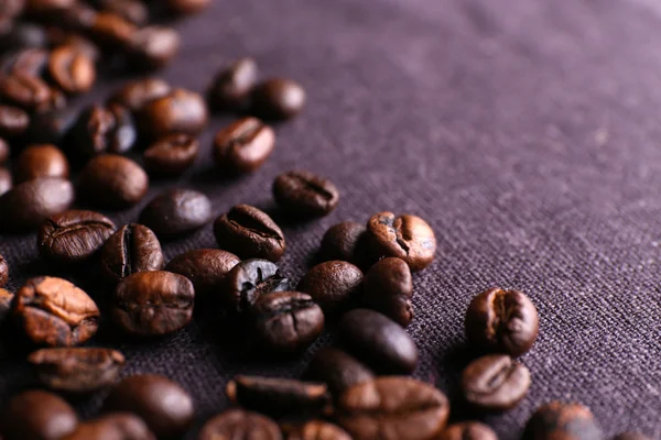 Roasted coffee grains, close-up — Stock Photo, Image