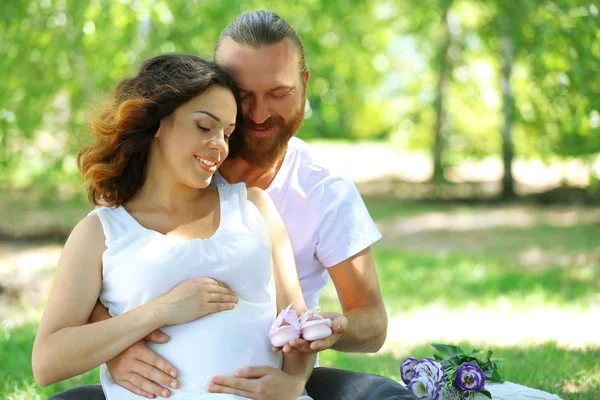 Man and his lovely pregnant wife — Stock Photo, Image