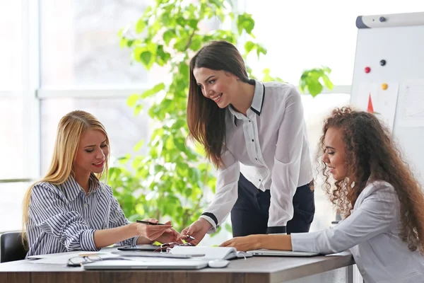 Vergadering in de vergaderzaal — Stockfoto