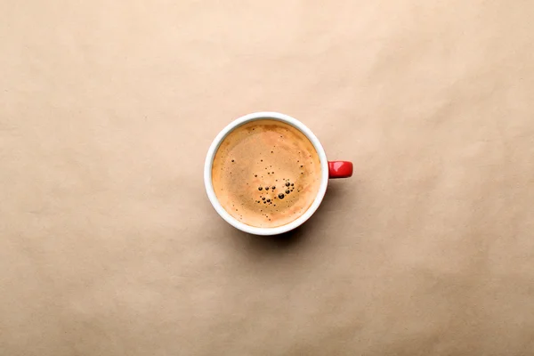 Taza de café sobre fondo beige, vista superior — Foto de Stock