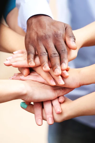 Manos unidas, concepto de amistad —  Fotos de Stock