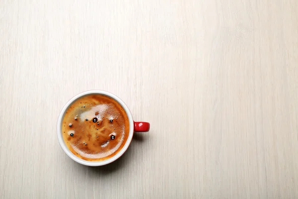 Taza de café sobre fondo claro, vista superior — Foto de Stock