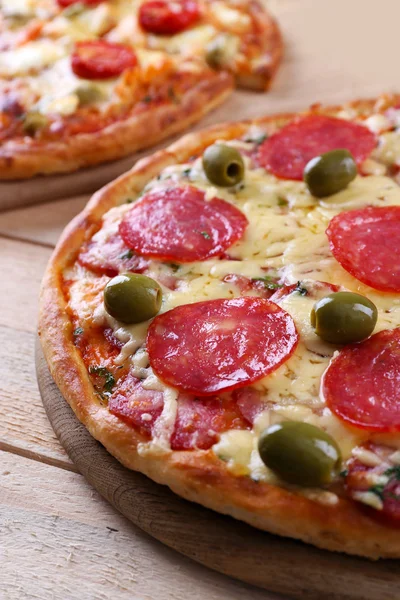 Вкусная вкусная пицца, крупным планом — стоковое фото