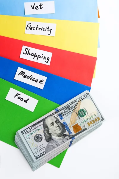 Buste colorate con denaro per i bisogni — Foto Stock