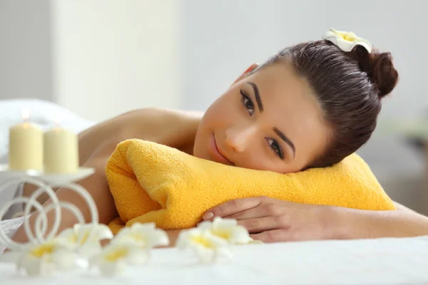 Young beautiful woman relaxing — Stock Photo, Image