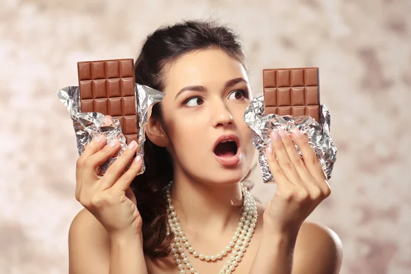 초콜릿 젊은 여자 — 스톡 사진